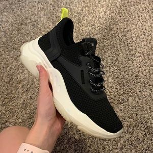 Steve Madden NY90 tennis shoes